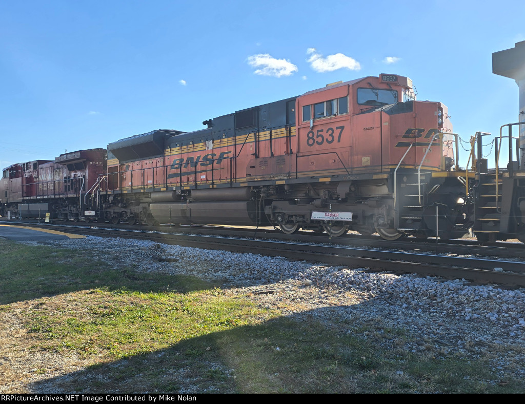 BNSF 8537